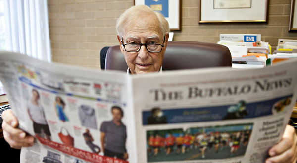 warren buffett invested in newspapers